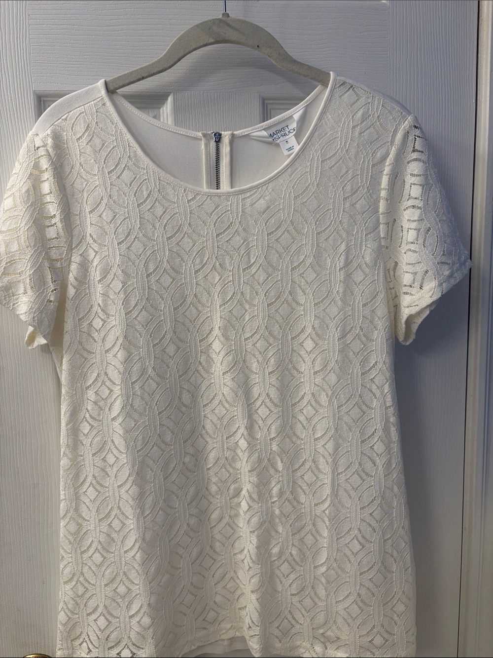 Market & Spruce Cream Textured Lace Short Sleeve Top. Size M